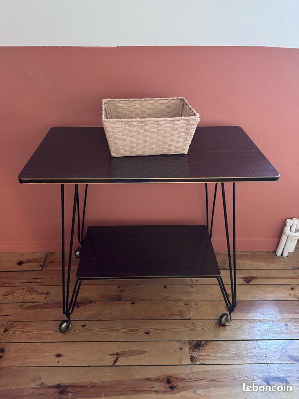 Console à roulettes vintage noire (image 1)