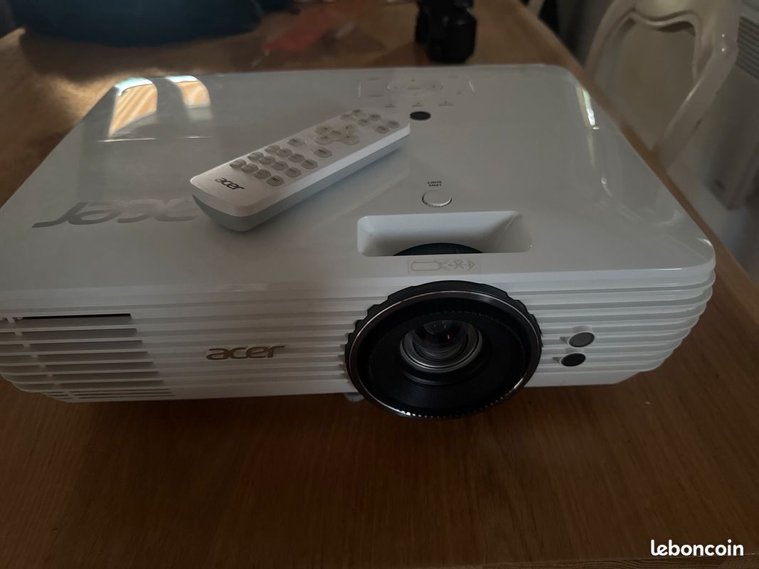 Projecteur 4K UHD Acer (image 1)