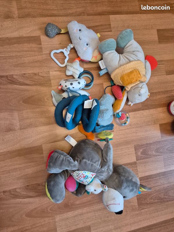 Ensemble peluche éveil et accessoire poussette (image 1)