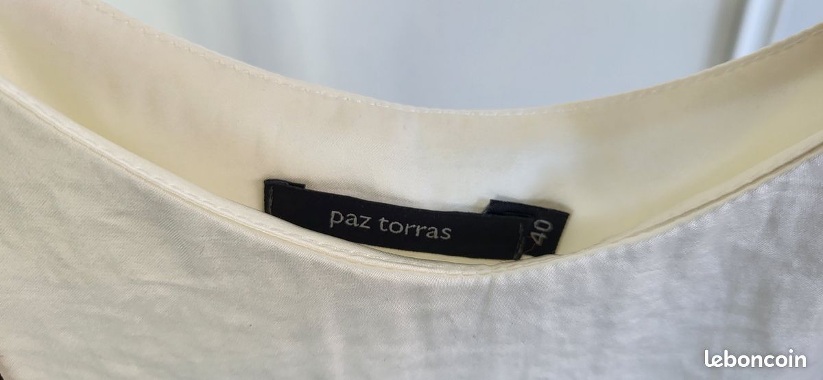 Top fluide couleur crème épaules dénudées Paz Torras T 40 (image 2)