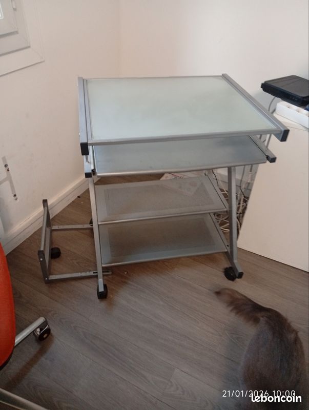 Bureau (image 1)