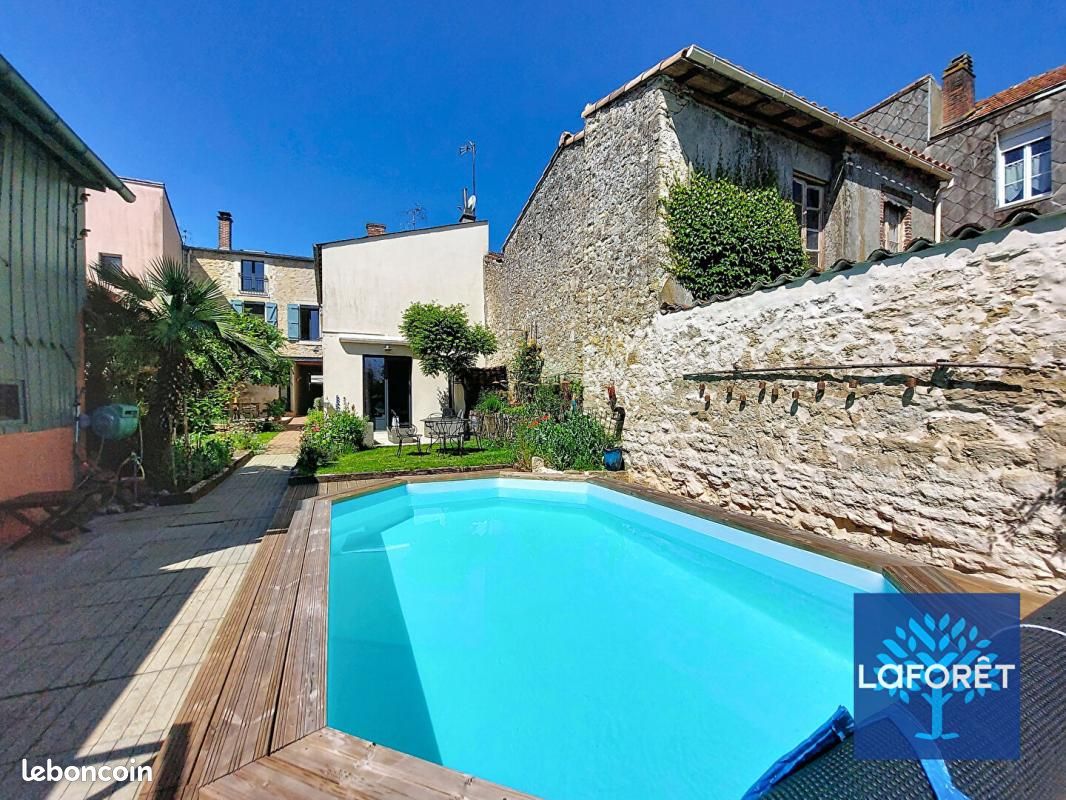Maison 7 pièces 245 m² · à Chantonnay · 245 m² · 399 900 €