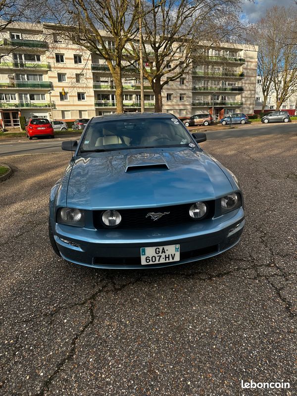 Vend mustang gt de 2007 (image 1)