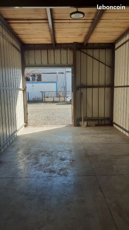 Loue box de 30m2