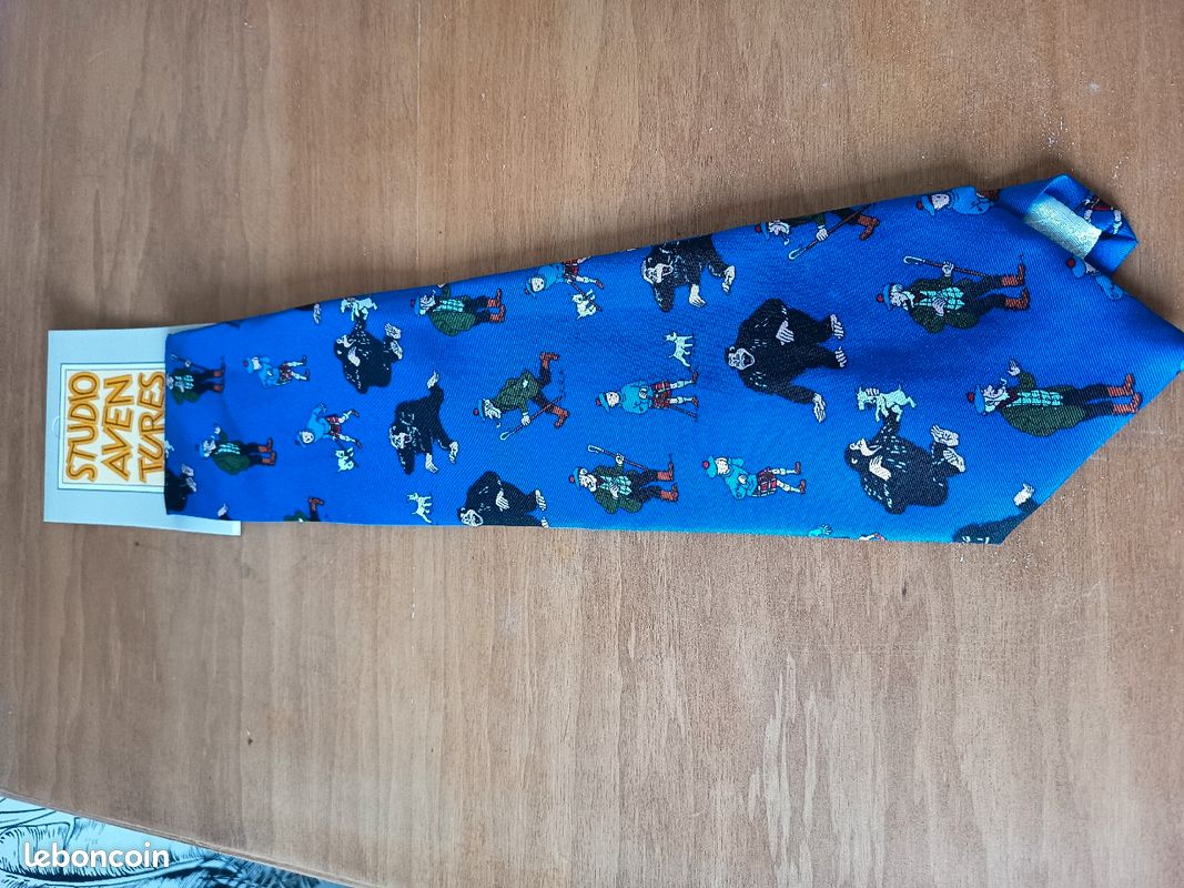 Cravate En Soie Tintin - Motif Bleu Lotus Par Hergé - Vintage & Rare - Taille 56x3 Cm - Parfait État