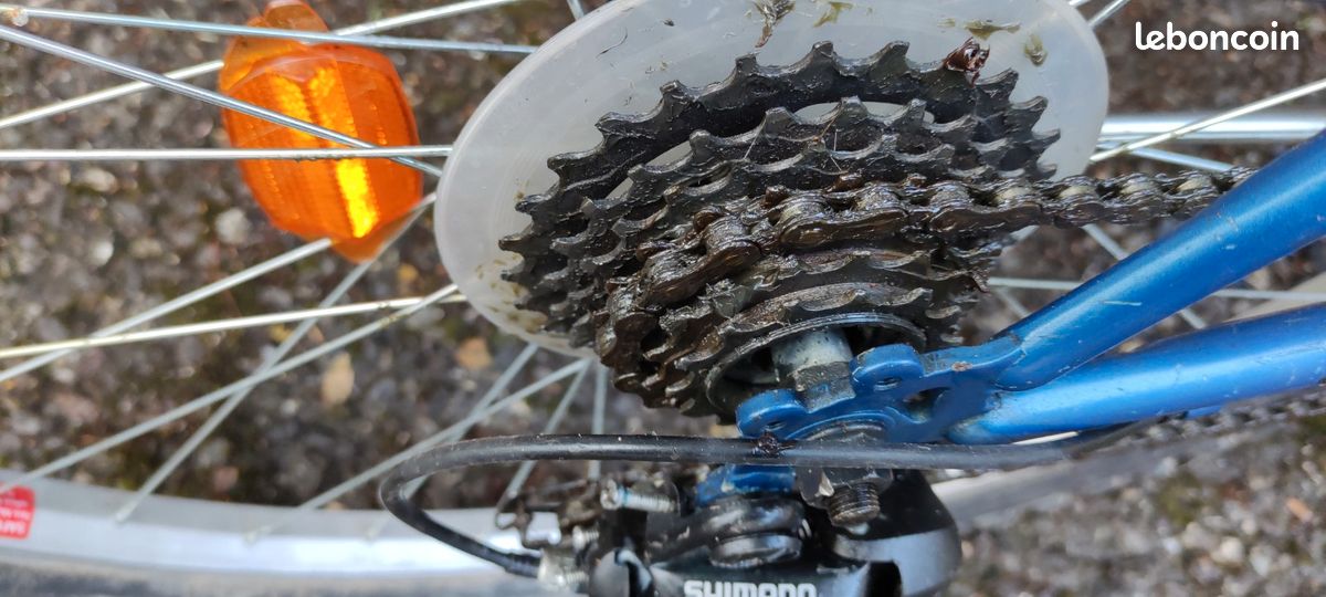 Un vélo type VTT cadre 18 pouces ou 46 centimetres. Bon état (image 6)