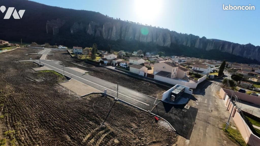 Terrain 557 m² LES MEES (image 1)