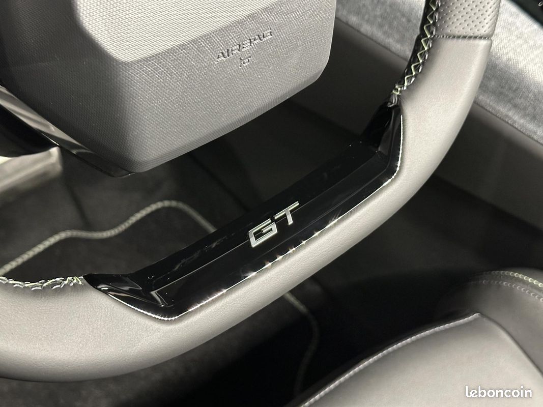 PEUGEOT 5008 1.2i Hybrid 145 e-DCS6 GT 360 7PL (image 32)