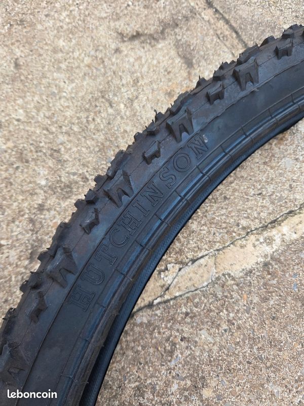 Pneu Hutchinson Wyrm Downcountry 2.40 Racing Lab Race Ripost Tubeless Ready