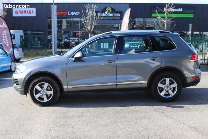 Miniature Volkswagen Touareg 2010 – KYOSHO Échelle 1/18 – Gris Métallisé – Occasion En Boîte