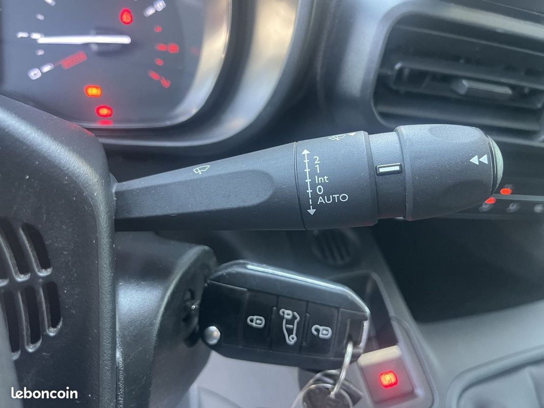 Citroen BERLINGO VAN M 1000KG HDI 100 CH DRIVER + 2016 E OPTIONS (image 16)