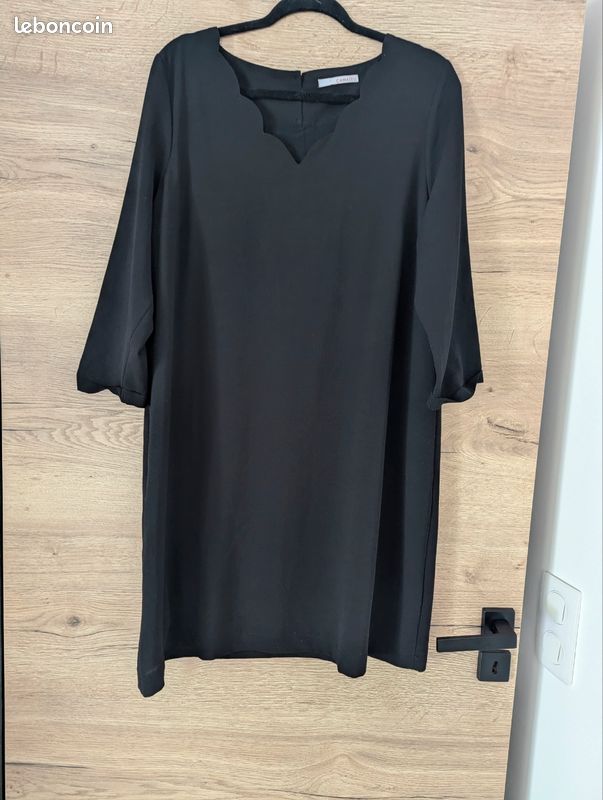 Robe noire manches 3/4 (image 1)