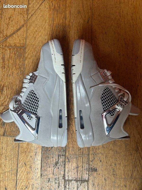 Jordan Rétro Frozen Moments Chaussures - Main Image