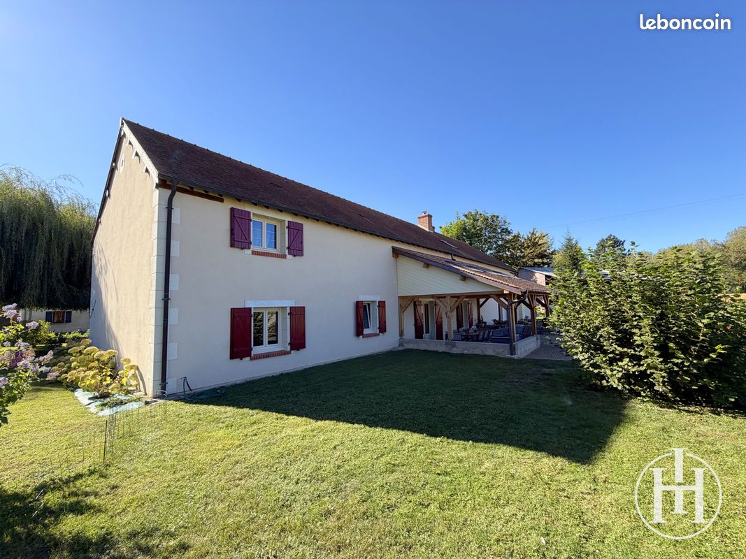 Maison 8 pièces 219 m² · à Sainte-Solange · 219 m² · 308 000 €