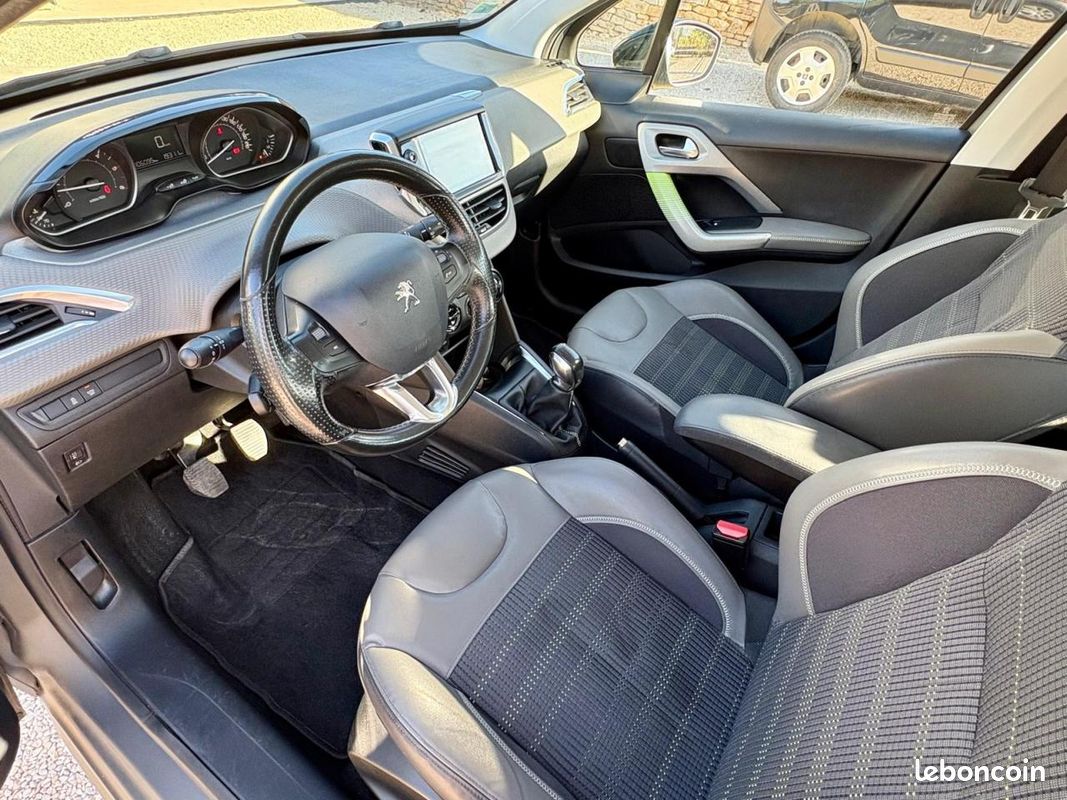 PEUGEOT 208 1.6 BlueHDi S&S - 100 ch Pack Lime Yellow Active PHASE 2 (image 11)
