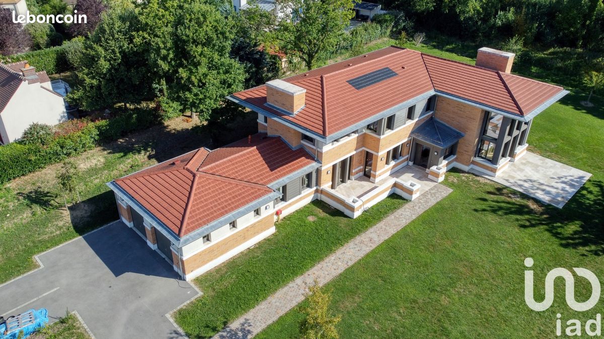Maison 9 pièces 354 m² · à Magny-le-Hongre · 354 m² · 2 490 000 €