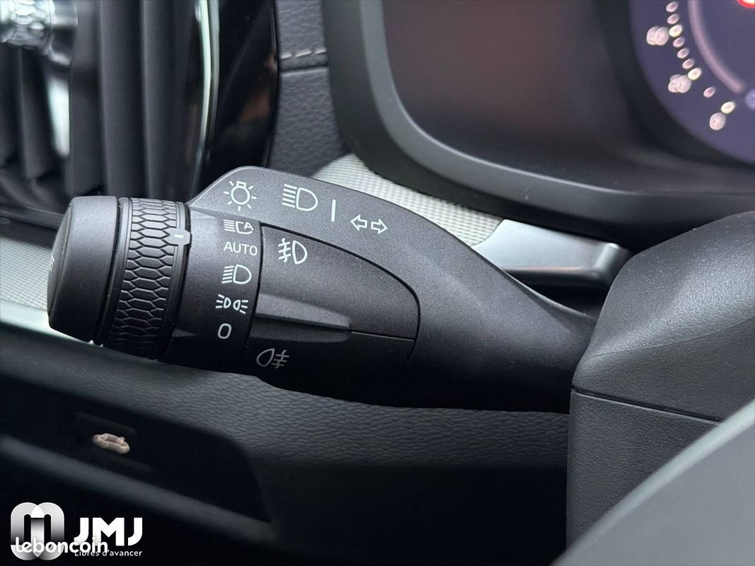 VOLVO V60 B4 197 ch DCT7 Ultra Style Dark (image 19)