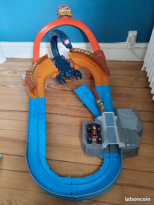 Circuit hot wheels Monster truck scorpion (image 1)