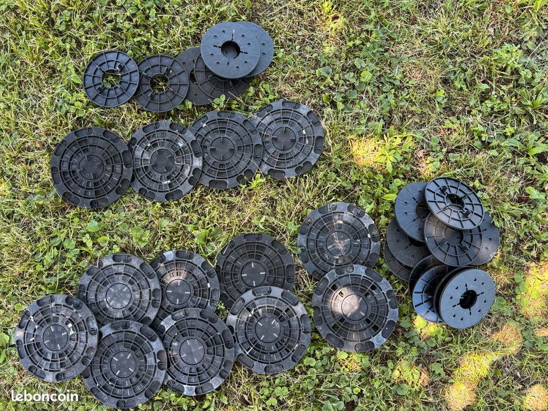 Plots réglables marque YEED pour terrasse - Bricolage