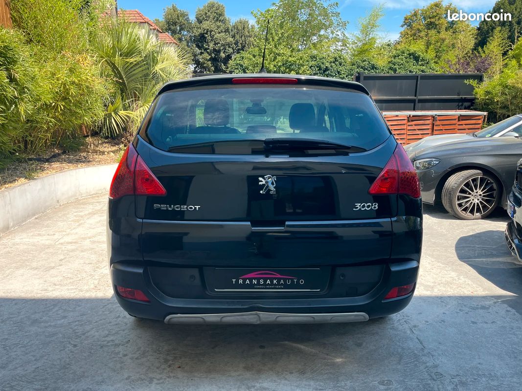 Peugeot 3008 2.0 HDI 150CH Féline / 1ERE MAIN / ENTRETIEN COMPLET / FULL OPTIONS / TOIT PANORAMIQUE (image 6)