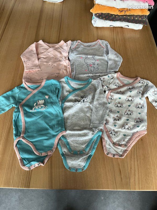 Lot bodies et pyjamas 3 mois (image 5)