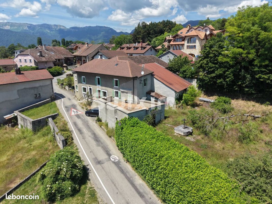Maison 7 pièces 200 m² · à Grilly · 200 m² · 930 000 €