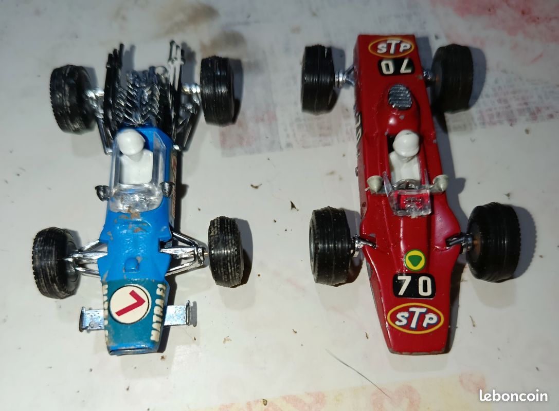2 Voitures Miniatures Collection Elf - Compétition RS 01/02 Et MATRA MS 80 - Très Bon état, Quasi Neuf