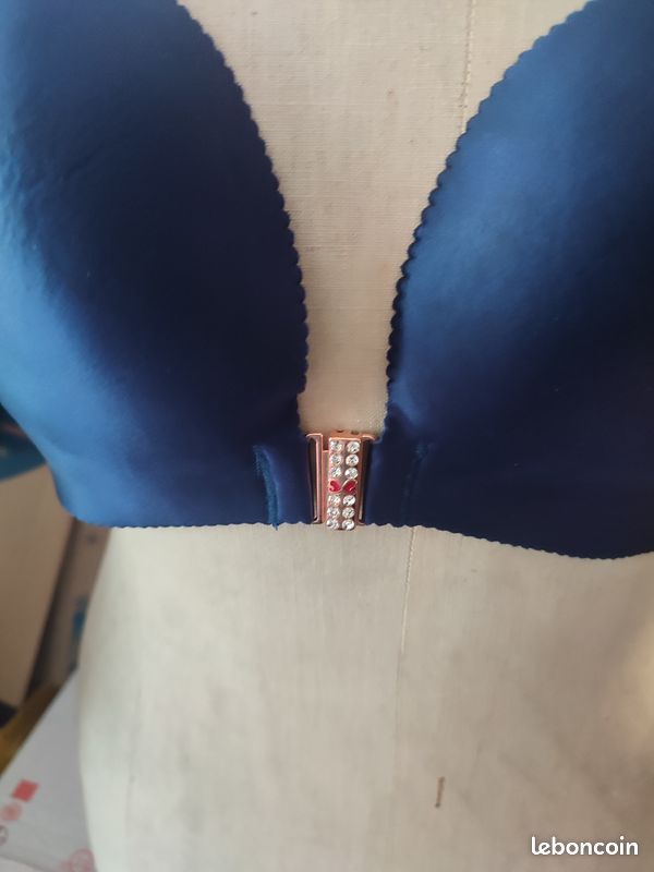 Soutien-gorge bleu dentelle dorsale en forme de papillon. Taille 100C (image 12)