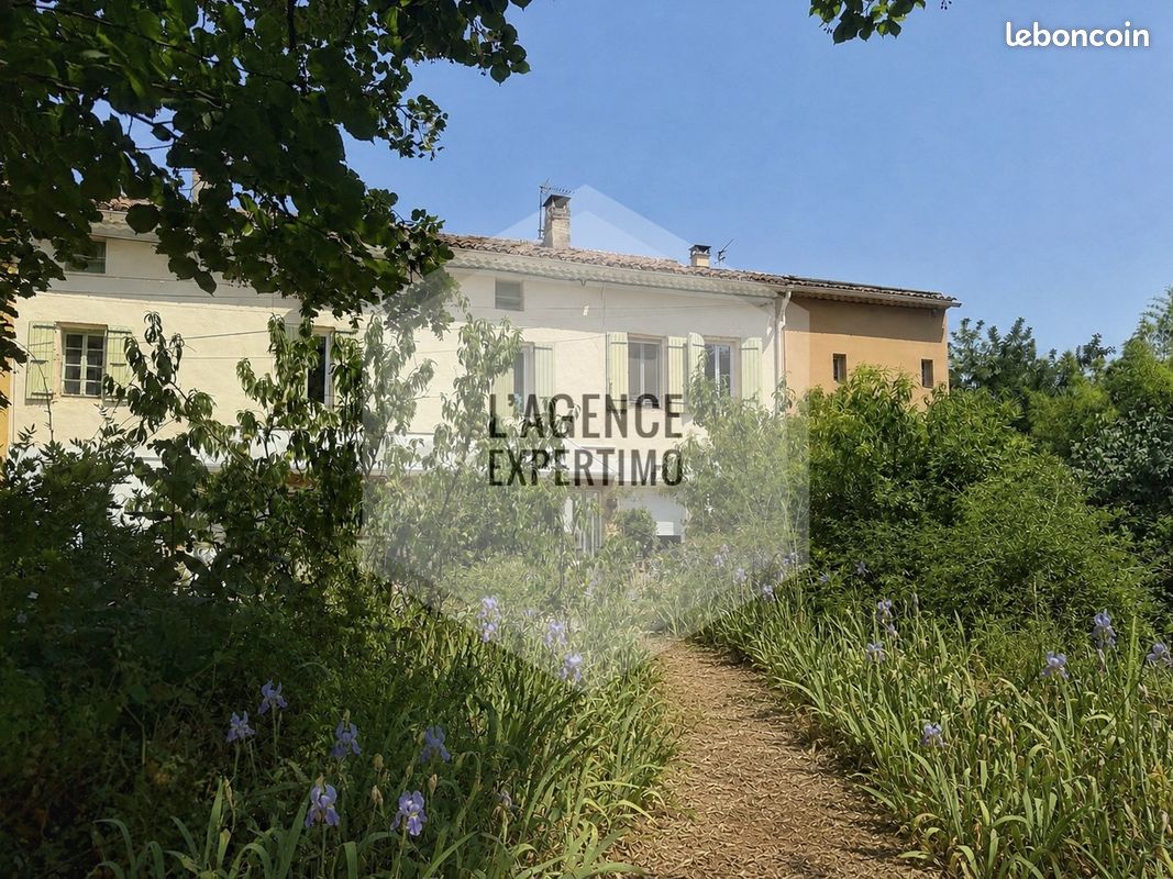 Maison 12 pièces 385 m² · à Courthézon · 385 m² · 799 000 €