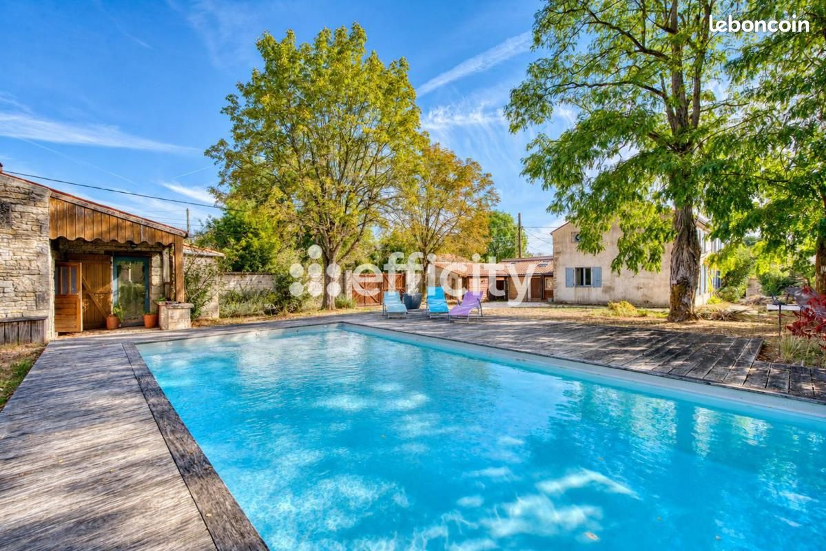 Maison 14 pièces 260 m² · à Vouhé · 260 m² · 390 000 €