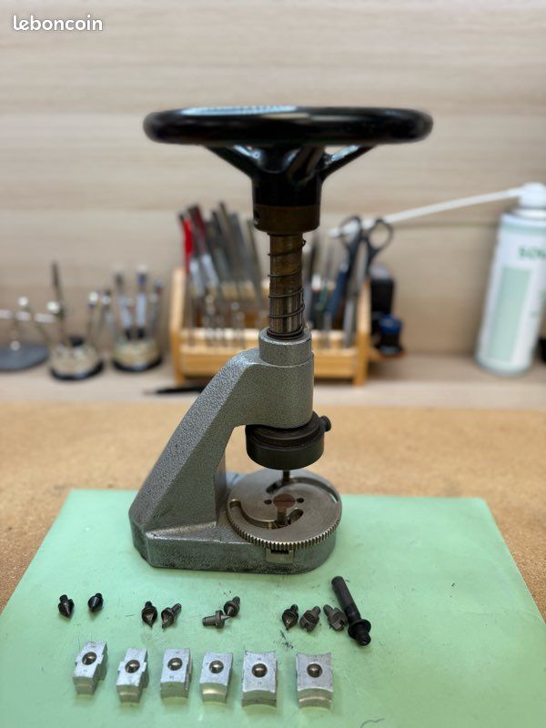 Ancien Outil Horloger Presse Multilabor Breton - Occasion, Pour Collection Ou Restauration
