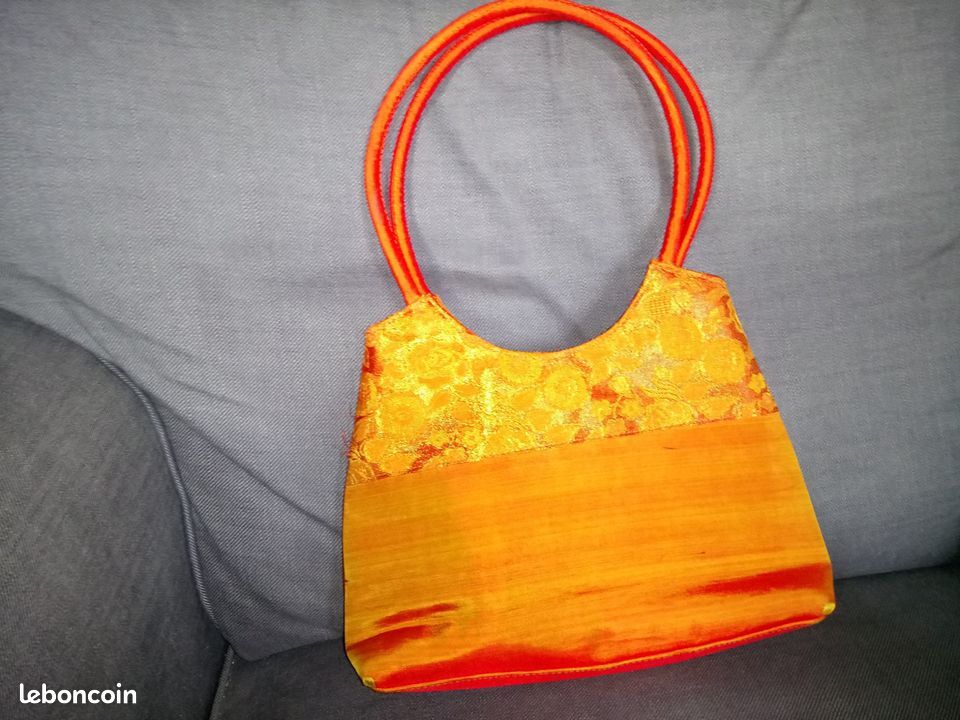 Sac en soie (image 1)