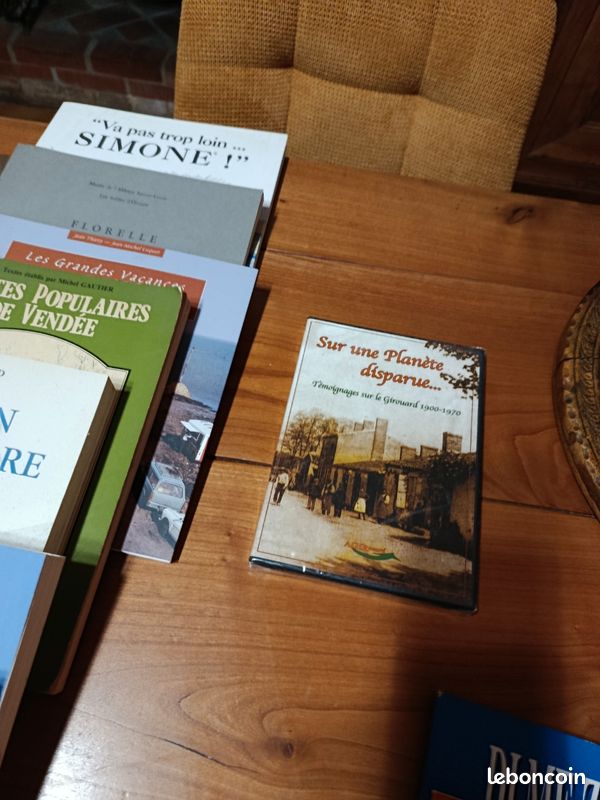 Lot de divers livres sur la vendee (image 8)