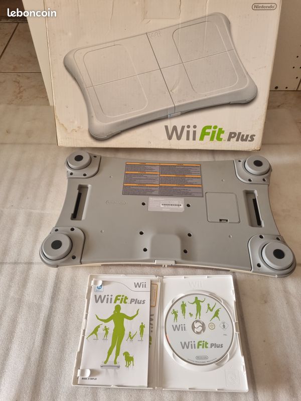 Pack Nintendo Wii Fit Plus complet avec Balance Board officielle Nintendo (image 2)