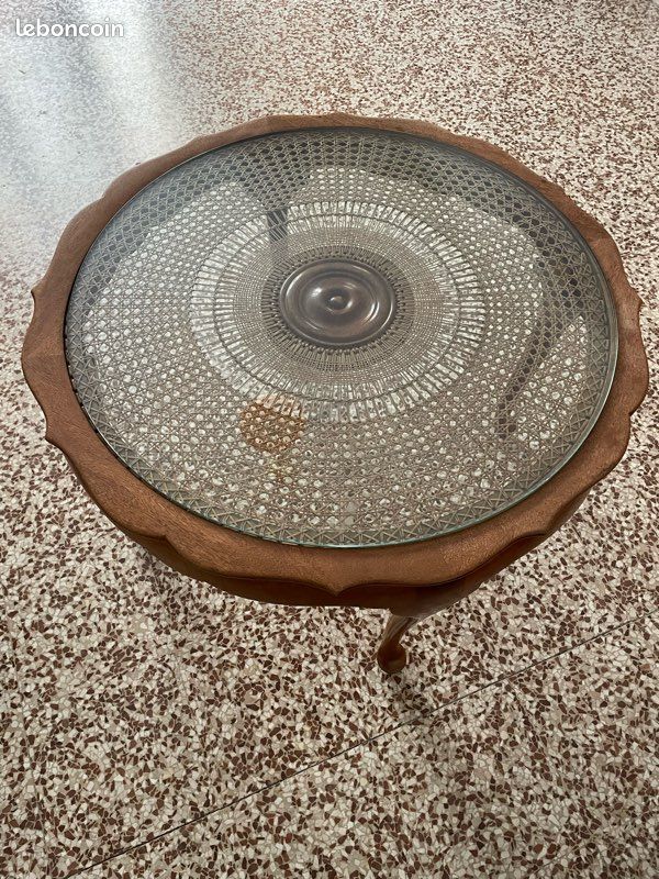 Table basse ronde, bois, verre et cannage (image 4)