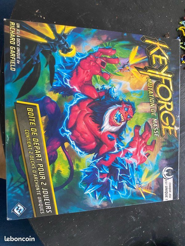 Keyforge - Collision des Mondes - Boîte Premium