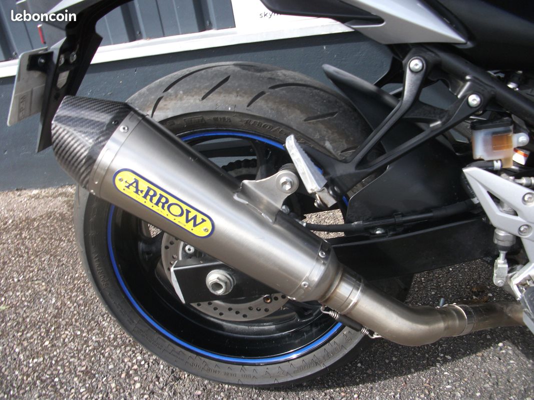 Suzuki GSR750 A2 (image 5)