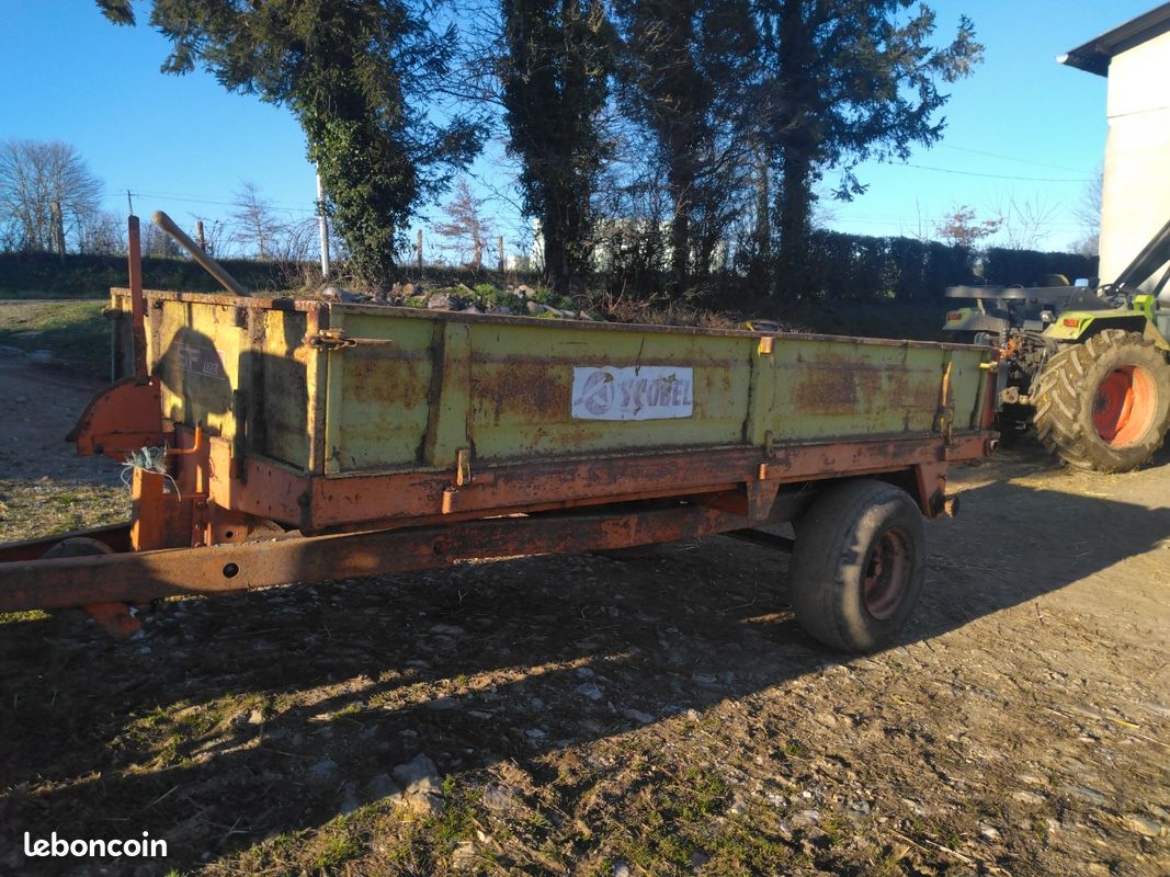 Véhicules Tracteur Agricole avec Épandeur - Remorque à poignée ronde et Véhicules Tracteur Agricole avec Épandeur - Remorque à poignée ronde et