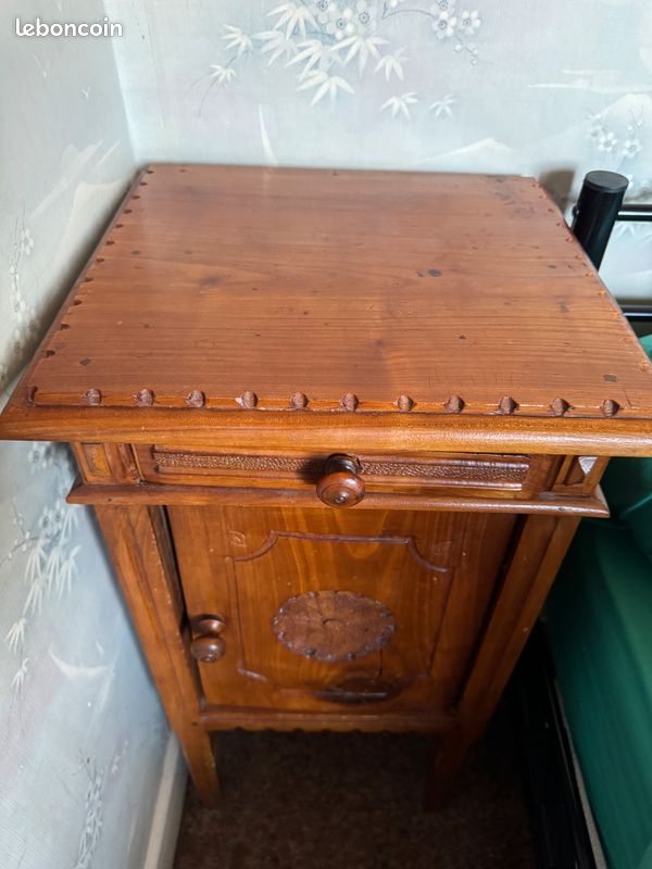 Table de chevet en bois (image 2)