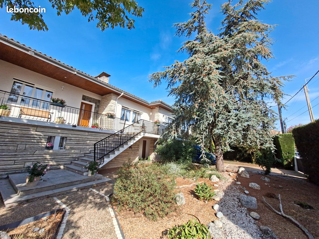 Maison 9 pièces 320 m² · à Rochefort · 320 m² · 585 000 €