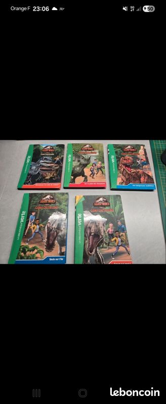 Lot livres Jurassic World (image 1)