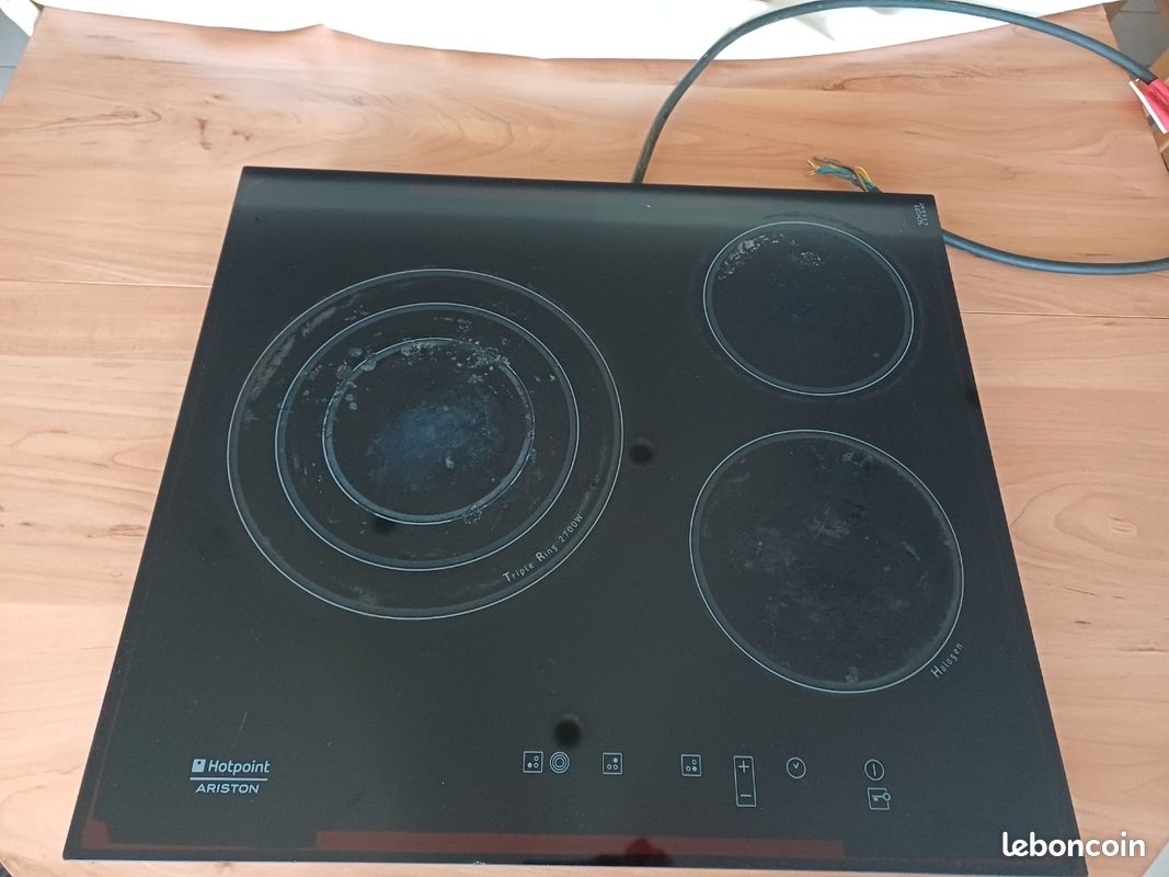 Plaque de cuisson vitrocéramique Hotpoint/Ariston (image 1)