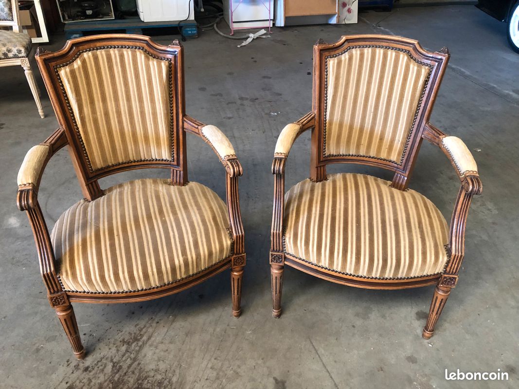 Paire de fauteuils style Louis XVI (image 1)