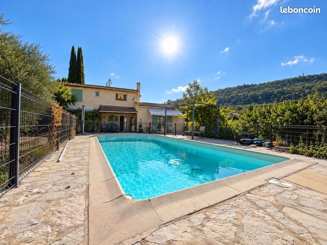 Maison 8 pièces 217 m² · à Le Bar-sur-Loup · 217 m² · 749 000 €