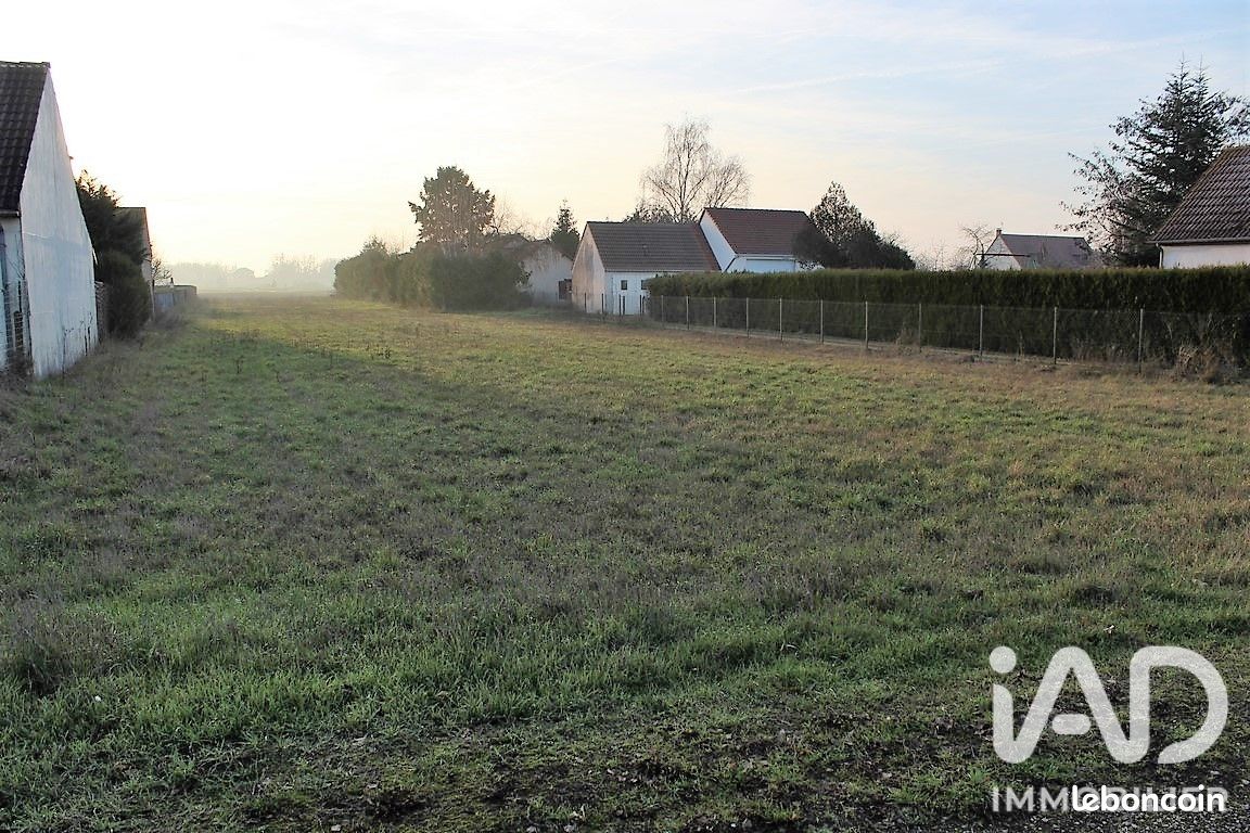 Terrain 1046 m² · à Montlivault · 1 046 m² · 52 000 €