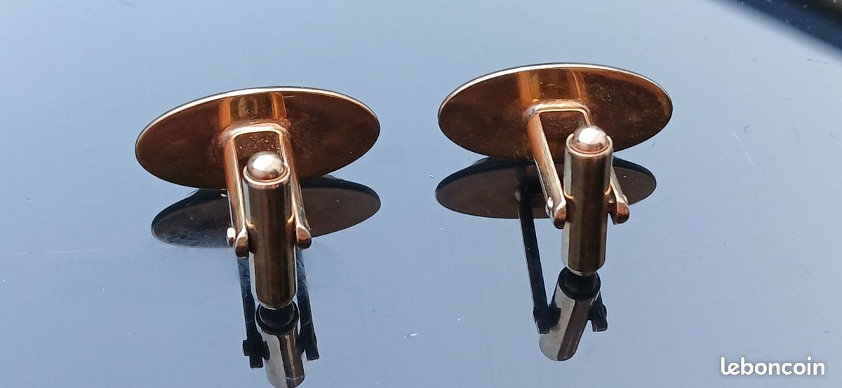 Paire de boutons de manchettes plaqué or (image 1)