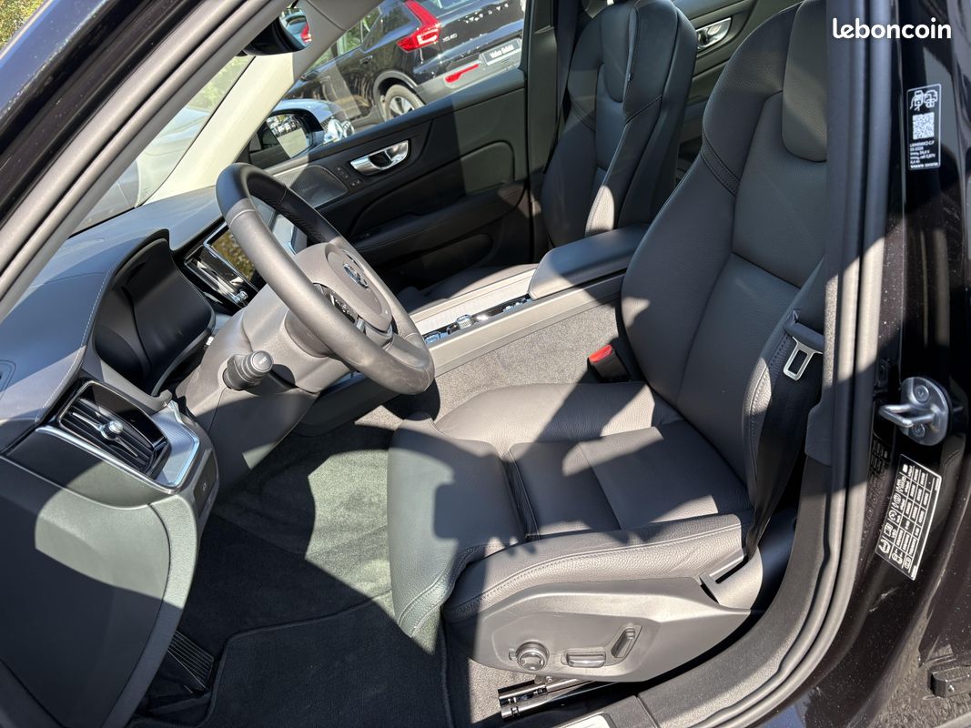 VOLVO V60 Micro hybride essence B4 197 ch DCT7 Ultra Style Dark (image 11)