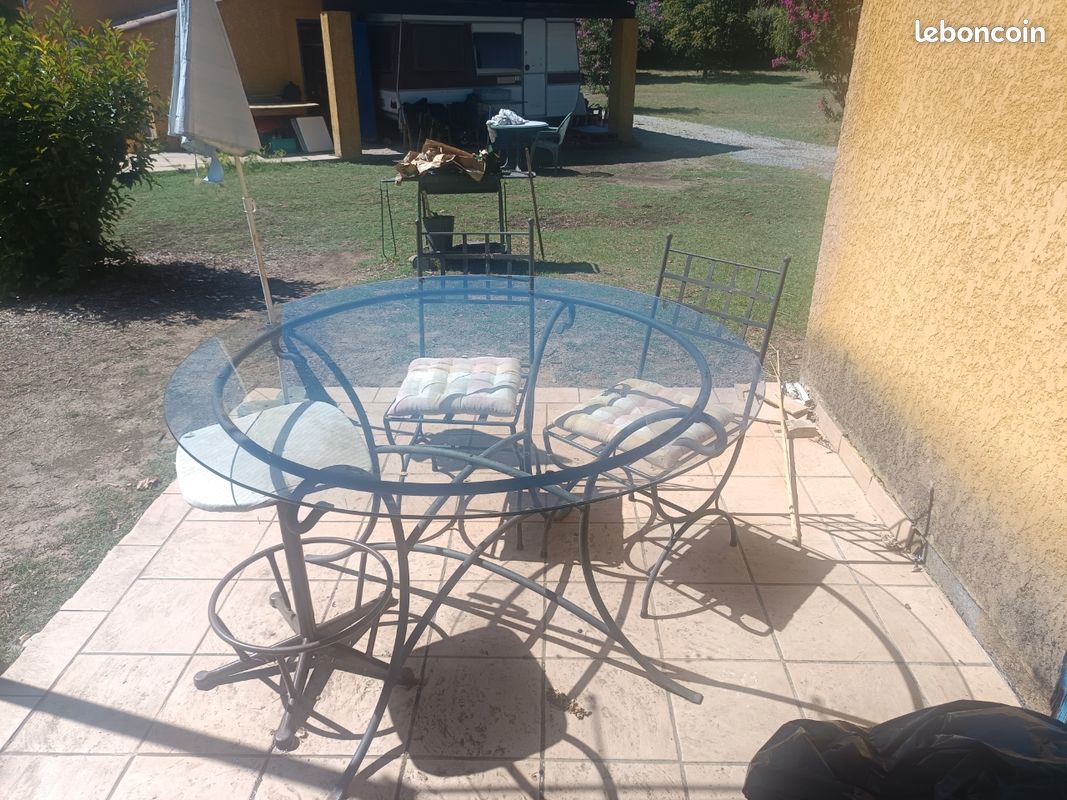 Table d'extérieur, 2 chaises fer forgé (image 1)