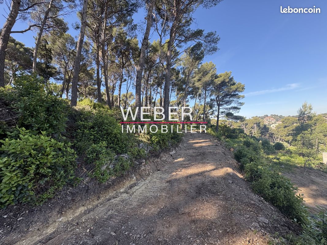 Terrain 6400 m² · à Ollioules · 6 400 m² · 420 000 €