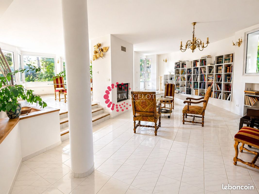 Maison 7 pièces 220 m² · à Oullins-Pierre-Bénite · 220 m² · 1 980 €/mois